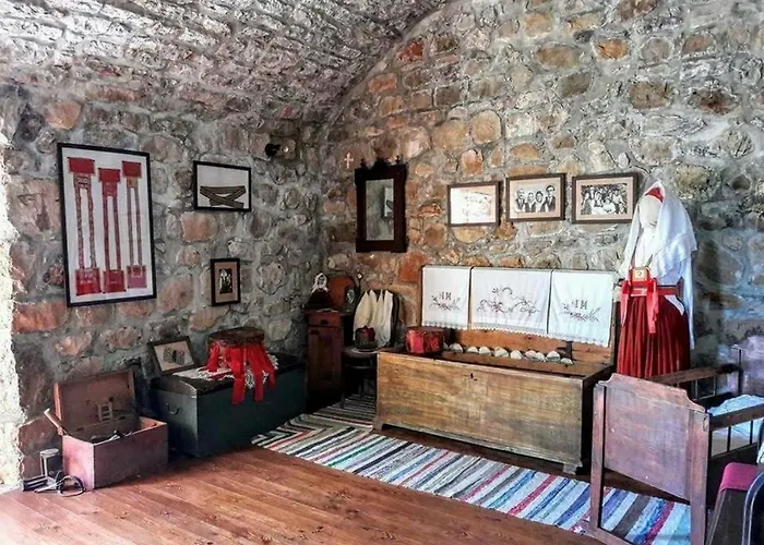 Holiday home House With A Parking Space - Mljet - 22324